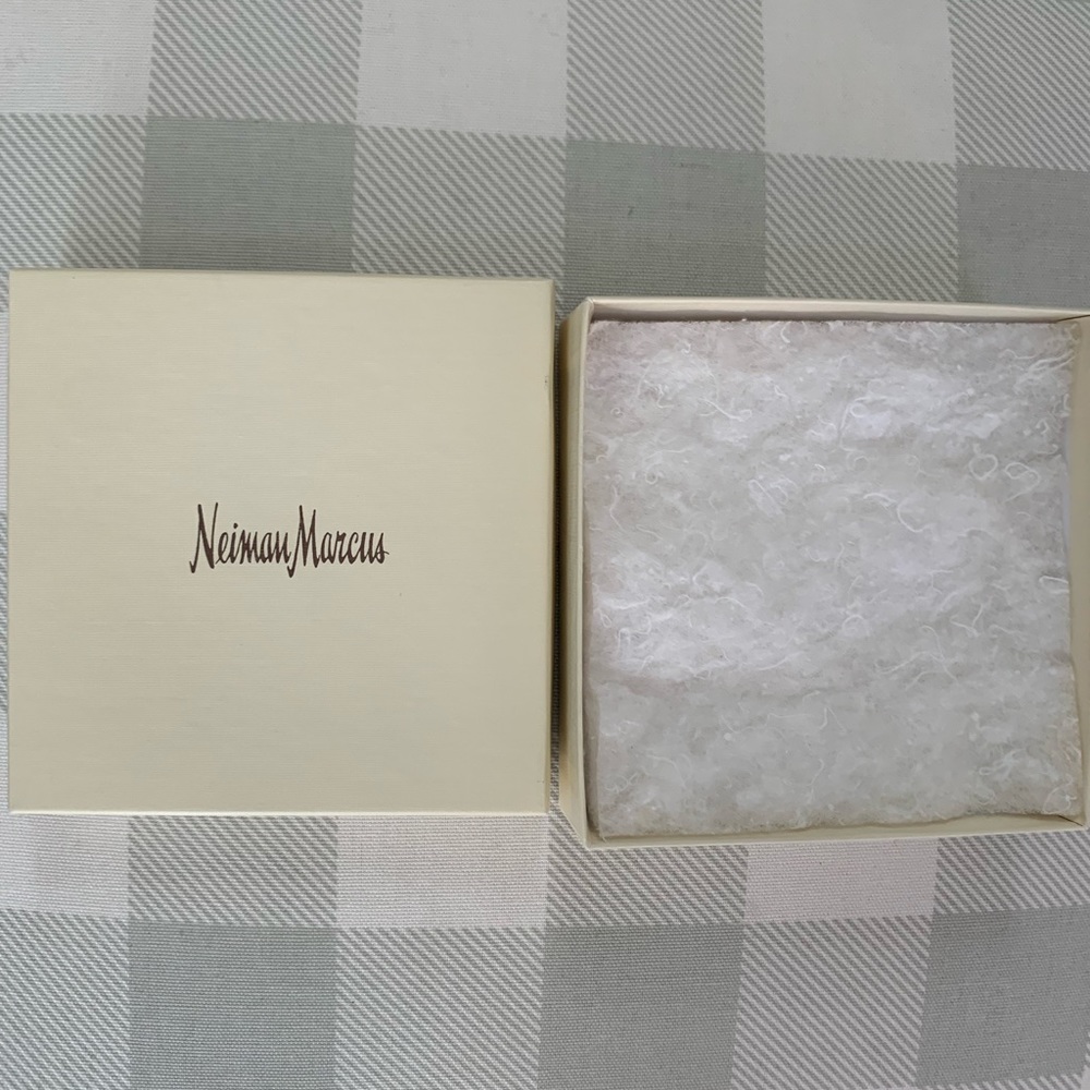 Neiman Marcus Box - Picture 4 of 5
